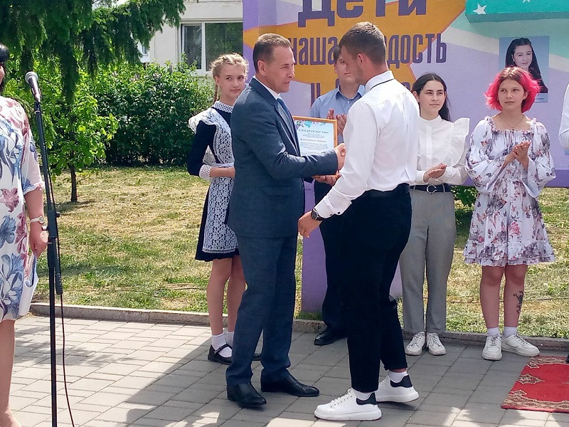 Открытие муниципальной  детской доски Почёта.